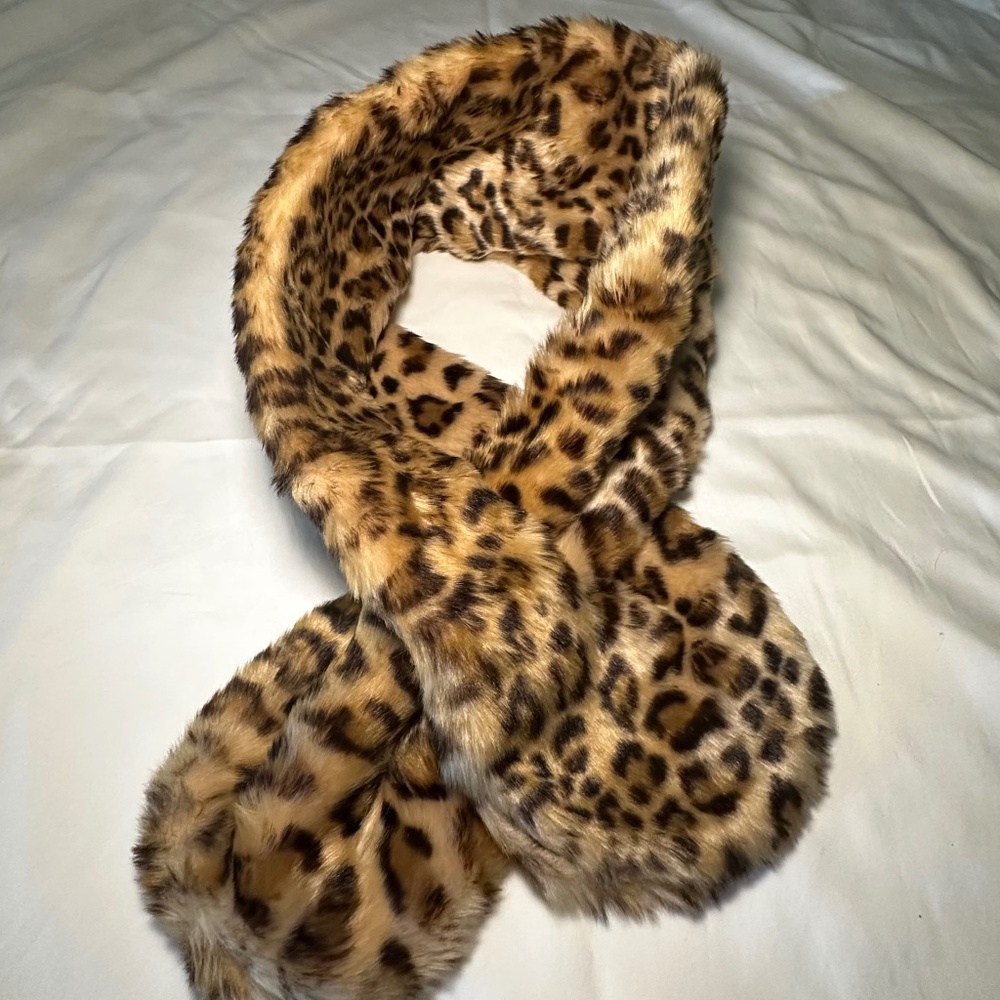 Faux Fur Leopard Print Scarf